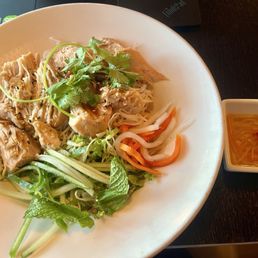  La V signature dishes Chicken Pho
Fresh Rolls
Pot Stickers